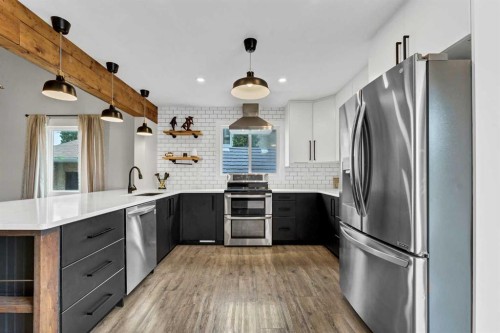 45 Cooper Road Se, Medicine Hat, AB - Indoor Photo Showing Kitchen With Stainless Steel Kitchen With Upgraded Kitchen
