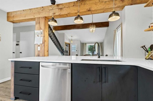 45 Cooper Road Se, Medicine Hat, AB - Indoor Photo Showing Kitchen