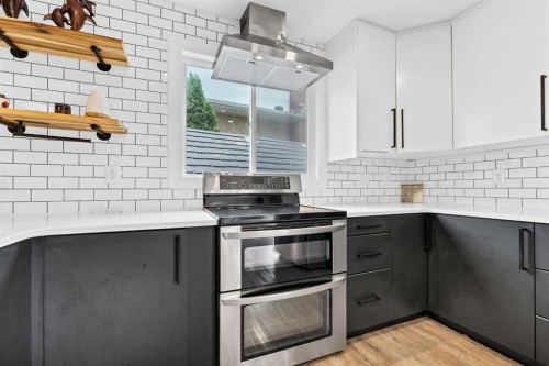 45 Cooper Road Se, Medicine Hat, AB - Indoor Photo Showing Kitchen