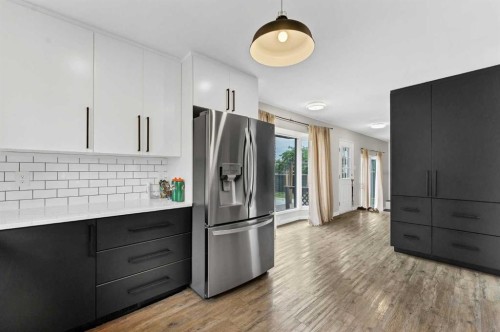 45 Cooper Road Se, Medicine Hat, AB - Indoor Photo Showing Kitchen