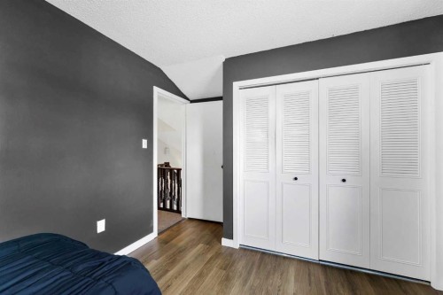 45 Cooper Road Se, Medicine Hat, AB - Indoor Photo Showing Bedroom