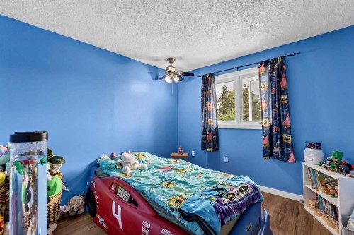 45 Cooper Road Se, Medicine Hat, AB - Indoor Photo Showing Bedroom