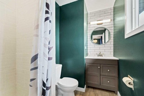 45 Cooper Road Se, Medicine Hat, AB - Indoor Photo Showing Bathroom