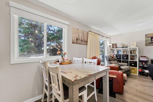 105 Broadway Avenue East, Redcliff, AB - Indoor