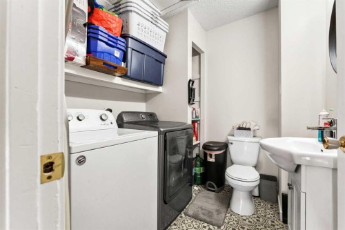 105 Broadway Avenue East, Redcliff, AB - Indoor