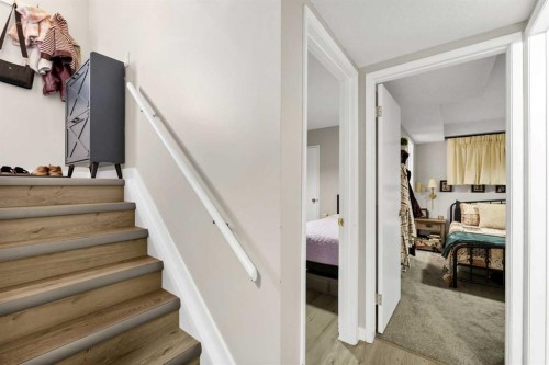 105 Broadway Avenue East, Redcliff, AB - Indoor Photo Showing Other Room