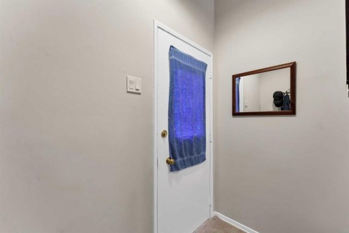105 Broadway Avenue East, Redcliff, AB - Indoor