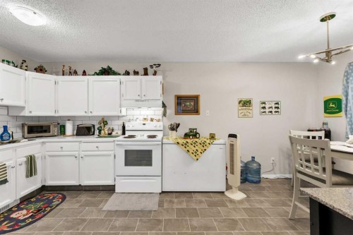 105 Broadway Avenue East, Redcliff, AB - Indoor Photo Showing Kitchen