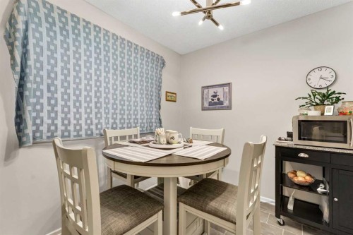 105 Broadway Avenue East, Redcliff, AB - Indoor Photo Showing Dining Room