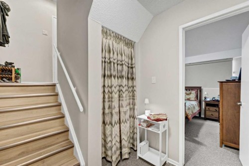 105 Broadway Avenue East, Redcliff, AB - Indoor Photo Showing Other Room
