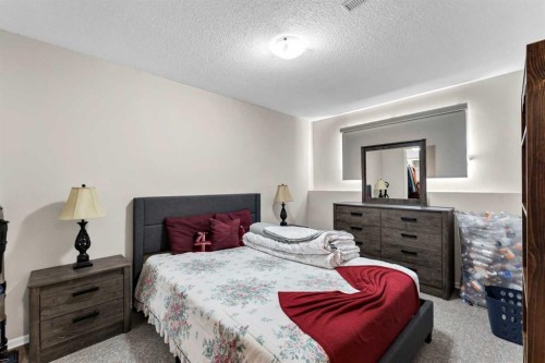 105 Broadway Avenue East, Redcliff, AB - Indoor Photo Showing Bedroom