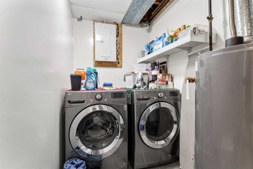 105 Broadway Avenue East, Redcliff, AB - Indoor Photo Showing Laundry Room