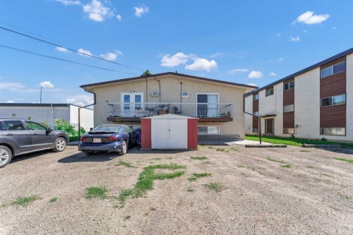 105 Broadway Avenue East, Redcliff, AB - Outdoor