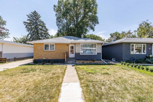 549 2 Street NW Medicine Hat, AB T1A 6K2
