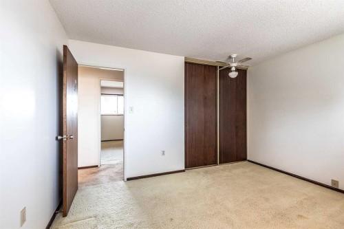 189 Hull Crescent Ne, Medicine Hat, AB - Indoor Photo Showing Other Room