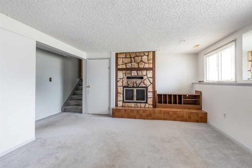 189 Hull Crescent Ne, Medicine Hat, AB - Indoor With Fireplace