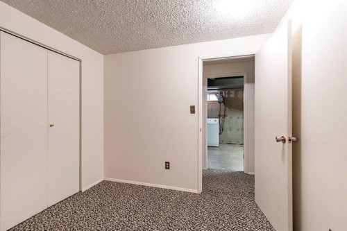 189 Hull Crescent Ne, Medicine Hat, AB - Indoor Photo Showing Other Room