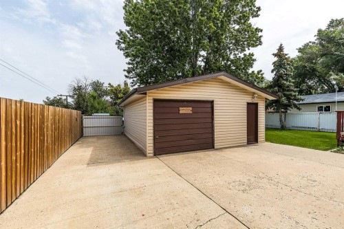 189 Hull Crescent Ne, Medicine Hat, AB - Outdoor With Exterior
