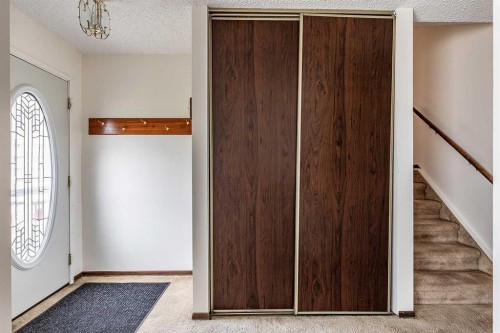 189 Hull Crescent Ne, Medicine Hat, AB - Indoor Photo Showing Other Room
