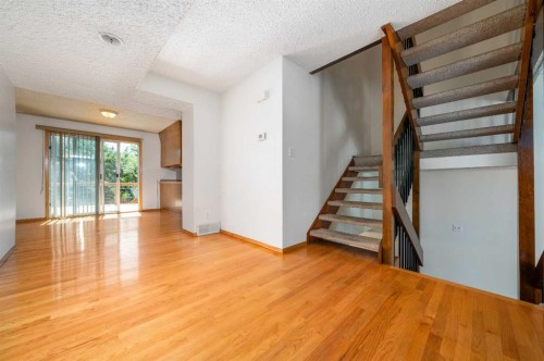 91 3 Street Se, Medicine Hat, AB - Indoor Photo Showing Other Room