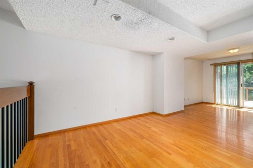 91 3 Street Se, Medicine Hat, AB - Indoor Photo Showing Other Room