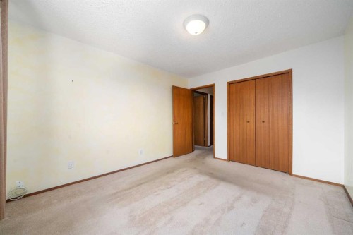 91 3 Street Se, Medicine Hat, AB - Indoor Photo Showing Other Room