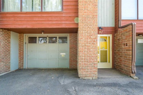 91 3 Street Se, Medicine Hat, AB - Outdoor With Exterior