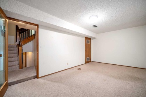 91 3 Street Se, Medicine Hat, AB - Indoor Photo Showing Other Room