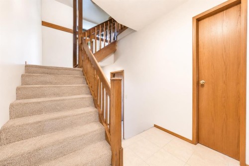 91 3 Street Se, Medicine Hat, AB - Indoor Photo Showing Other Room