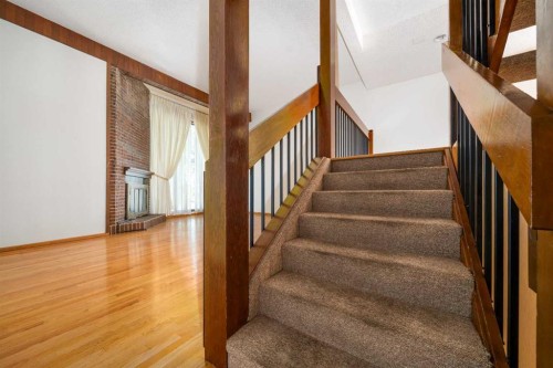 91 3 Street Se, Medicine Hat, AB - Indoor Photo Showing Other Room