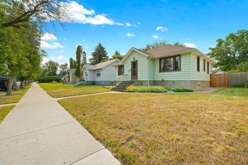 313 6 Street SE Medicine Hat, AB T1A 1H2