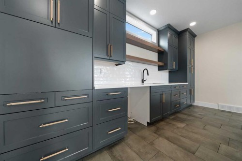 935 Maskell Place Se, Redcliff, AB - Indoor Photo Showing Kitchen