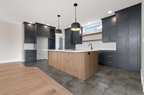 935 Maskell Place Se, Redcliff, AB - Indoor Photo Showing Kitchen
