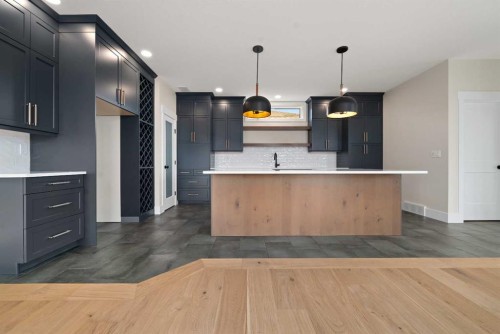 935 Maskell Place Se, Redcliff, AB - Indoor Photo Showing Kitchen