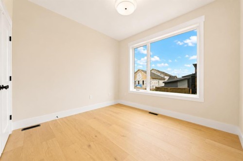 935 Maskell Place Se, Redcliff, AB - Indoor Photo Showing Other Room