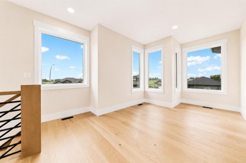 935 Maskell Place Se, Redcliff, AB - Indoor Photo Showing Other Room