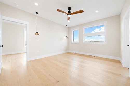 935 Maskell Place Se, Redcliff, AB - Indoor Photo Showing Other Room