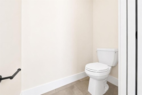 935 Maskell Place Se, Redcliff, AB - Indoor Photo Showing Bathroom