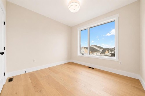 935 Maskell Place Se, Redcliff, AB - Indoor Photo Showing Other Room