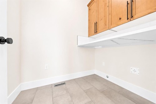 935 Maskell Place Se, Redcliff, AB - Indoor Photo Showing Other Room