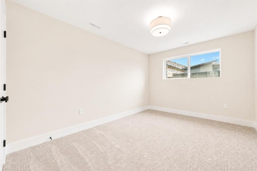 935 Maskell Place Se, Redcliff, AB - Indoor Photo Showing Other Room