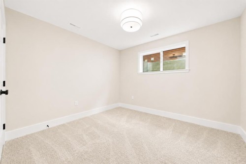 935 Maskell Place Se, Redcliff, AB - Indoor Photo Showing Other Room
