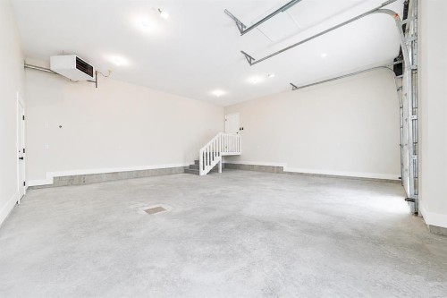 935 Maskell Place Se, Redcliff, AB - Indoor Photo Showing Garage
