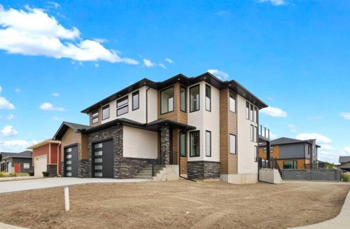 935 Maskell Place Se, Redcliff, AB - Outdoor With Facade