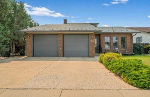 16 Carry Court SE Medicine Hat, AB T1B 3T9