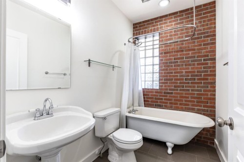 406-371 Aberdeen Street Se, Medicine Hat, AB - Indoor Photo Showing Bathroom
