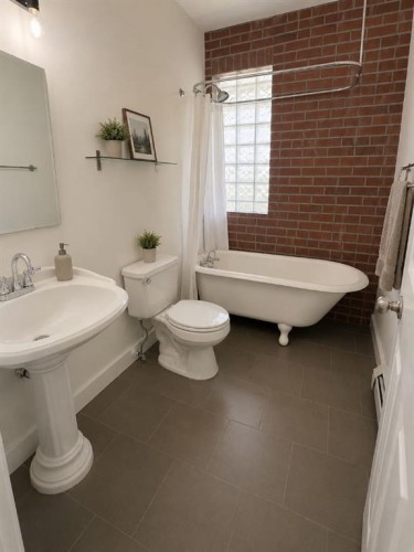 406-371 Aberdeen Street Se, Medicine Hat, AB - Indoor Photo Showing Bathroom