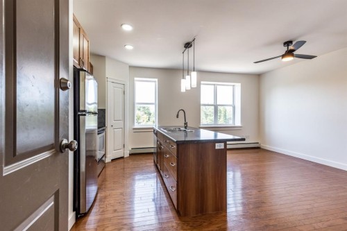 406-371 Aberdeen Street Se, Medicine Hat, AB - Indoor Photo Showing Kitchen