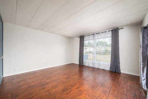 17 De Havilland Boulevard Sw, Medicine Hat, AB - Indoor Photo Showing Other Room