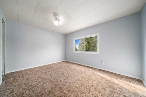 17 De Havilland Boulevard Sw, Medicine Hat, AB - Indoor Photo Showing Other Room